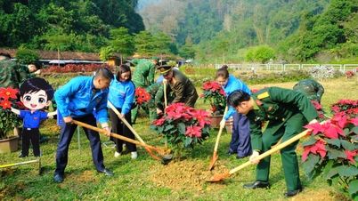 Ahli kesatuan belia dan golongan muda secara serentak menganjurkan aktiviti bagi meraikan ulang tahun ke-85 kepulangan Presiden Ho Chi Minh ke Vietnam untuk memimpin secara langsung Revolusi Vietnam - Cao Bang Online Newspaper.