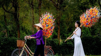 Vila das Flores de Papel de Thanh Tien: um patrimônio histórico de 300 anos repleto de cores primaveris no coração da antiga capital de Hue.