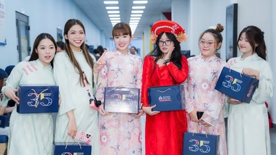 Universiteiten geven miljarden dong uit aan cadeaus en geluksgeld voor studenten tijdens het Chinees Nieuwjaar.