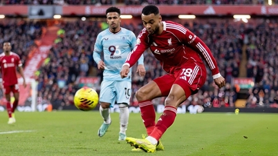 Liverpool vytlačil Man Utd z top 4 Premier League.