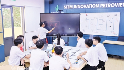 Bilik STEM moden menyemarakkan minat terhadap sains dan teknologi kreatif.