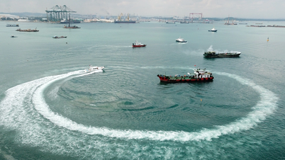 Schwimmende Käfige für die Aquakultur befinden sich vorübergehend im Hafen von Dung Quat und beeinträchtigen dessen Schifffahrtswege.