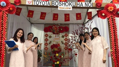 Los empleados de Toyota Boshoku celebran juntos el Año Nuevo Lunar.