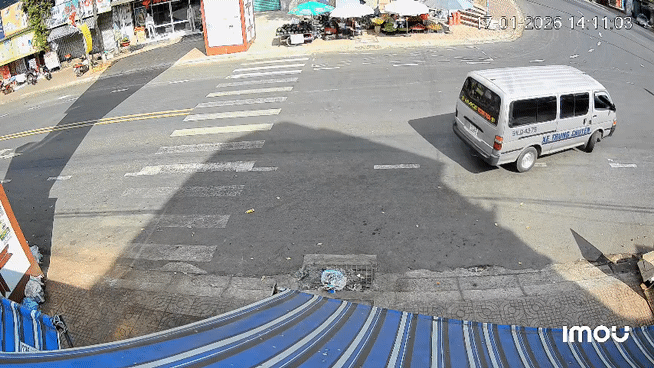 Clarificarea incidentului în care autobuzele de transfer au „derivat” și au provocat haos în centrul comunei din Lam Dong.