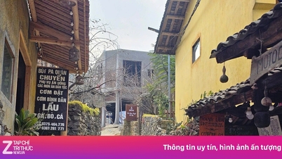 하장성의 세계 최고 관광 마을에 있는 콘크리트 주택을 둘러싸고 논란이 일고 있다.