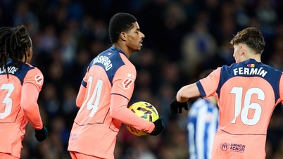 Navzdory Rashfordovu gólu utrpěla Barca šokující porážku v Realu Sociedad.