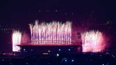 Bei einer Probe im My-Dinh-Stadion wurden fast 200 pyrotechnische Feuerwerkskörper gezündet.