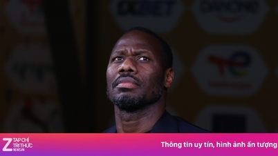 세네갈 감독, 비전문적인 행위로 논란 일으켜.