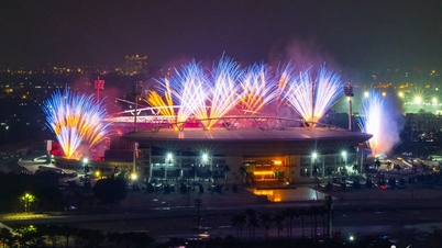 Se dispararon casi 200 fuegos artificiales pirotécnicos durante un ensayo en el Estadio My Dinh.