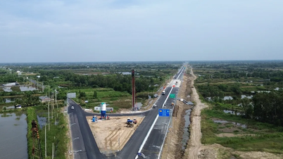 ১৯শে জানুয়ারী দুপুরে হাউ গিয়াং - কা মাউ এক্সপ্রেসওয়ে আনুষ্ঠানিকভাবে যান চলাচলের জন্য খুলে দেওয়া হয়েছে।