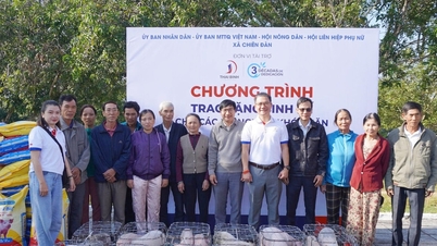 Trao tặng sinh kế cho hộ nghèo bị ảnh hưởng bởi thiên tai