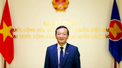 El Embajador Nguyen Minh Tam enfatizó la misión estratégica del XIV Congreso del Partido ante la prensa laosiana.