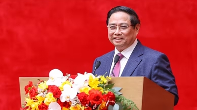 บทความโดยสมาชิกกรมการเมืองและนายกรัฐมนตรี ฟาม มินห์ ชินห์: "การทูตด้านเศรษฐกิจกำลังเปลี่ยนแปลงไปอย่างทรงพลังเพื่อการพัฒนาประเทศอย่างแข็งแกร่ง"