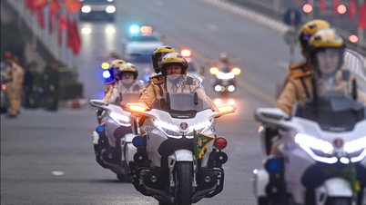 El convoy con delegados llega al Centro Nacional de Convenciones para la sesión preparatoria del XIV Congreso Nacional.