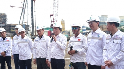 Chủ tịch HĐTV Petrovietnam Lê Ngọc Sơn chúc Tết và động viên người lao động trên công trường Dự án Lô B