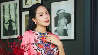 La señorita Thanh Thuy lució un nuevo diseño de Le Thanh Hoa, evocando la atmósfera del Tet 2026.