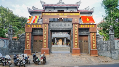 Khai Doan Pagoda (ook bekend als "Sac Tu Khai Doan"): een oude tempel uit de Nguyen-dynastie die voor veel opwinding zorgt in de aanloop naar het Maan Nieuwjaar van het Paard.