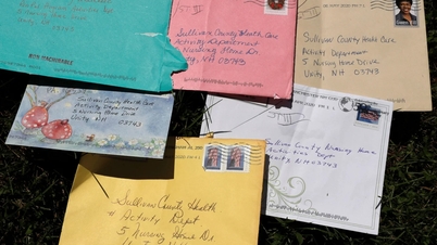 Handwritten letters: Young people seek to strengthen genuine connections in the digital age.