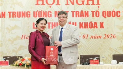 Yurtdışında yaşayan Vietnamlıların bilgi ve küresel iş birliği köprüsü rolünü teşvik etmek.