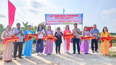 Perasmian Jambatan Chín Muồi 2 untuk meraikan Kongres Kebangsaan ke-14 Parti Komunis Vietnam.