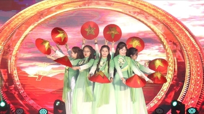 딘꽁 동 문화 주간 행사는 제14차 당 대회에 대한 기대감을 고조시키고 있습니다.