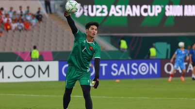 Media Tiongkok menyarankan tim mereka untuk memainkan bola panjang karena mereka lebih tinggi dari tim U23 Vietnam: Pelatih Kim punya solusinya!