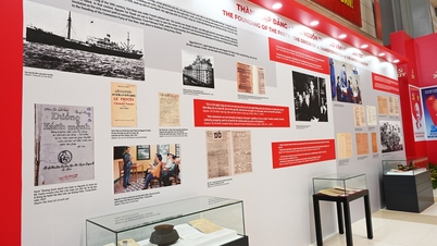 Exposição “O Partido Comunista do Vietnã - De Congresso em Congresso”: Afirmando o Papel de Liderança do Partido ao Longo da História - Jornal Online Cao Bang