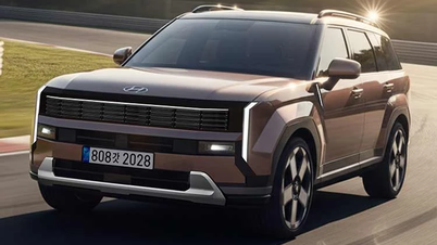 The 2027 Hyundai SantaFe facelift SUV model reveals a more modern interior.