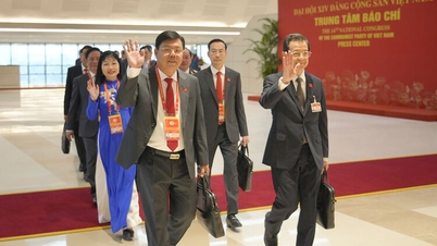 La délégation du Comité provincial du Parti d'An Giang a assisté à la cérémonie d'ouverture du 14e Congrès national du Parti.