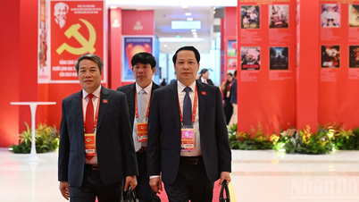 [Ảnh] Các đại biểu tới dự phiên khai mạc Đại hội XIV của Đảng