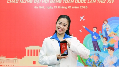 A female artist born in the 1990s composes a melody with millions of views to welcome the 14th National Congress of the Party.