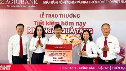 ธนาคารเกษตรสาขาดึ๊กโถ มอบเงินรางวัล 100 ล้านดองเวียดนาม ให้กับลูกค้าผู้โชคดี