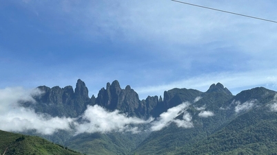 Ngu Chi Son: Conquistando o pico da montanha em forma de mão e o místico mar de nuvens no noroeste do Vietnã.