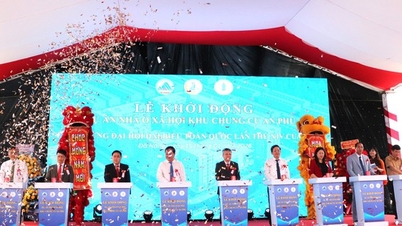 Para pemimpin Da Nang menghadiri majlis pecah tanah projek perumahan sosial bernilai 600 bilion VND.