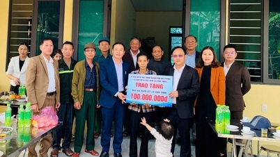 Vinh Thinh kommune støtter to familier i å bygge hus for «Stor solidaritet».