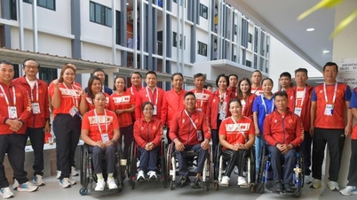 ASEAN Para Games ke-13: Wakil Menteri Hoang Dao Cuong memberikan motivasi lebih lanjut kepada tim Paralimpik Vietnam.