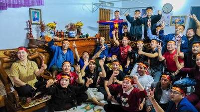 Gia đình Xuân Bắc, Hiểu Minh, Đình Bắc cuồng nhiệt cổ vũ U23 Việt Nam