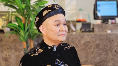 화가 쉬안 힌은 눈물을 쏟았다.