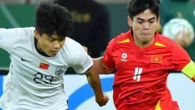 Video: Vietnamský tým do 23 let se zhroutil poté, co Hieu Minh opustil hřiště.