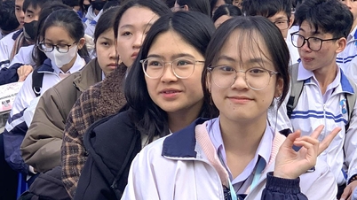 Uniwersytet Ekonomiczny w Ho Chi Minh City wprowadza innowacje w procesie rekrutacji i rozszerza programy nauczania technologii.