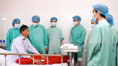 Por primera vez en Vietnam se extrajeron simultáneamente dos cálculos renales poliquísticos gigantes mediante un trasplante de riñón.