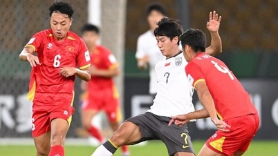 한국 신문은 "베트남 U23 대표팀이 중국 U23 대표팀의 벽을 넘지 못했다"고 보도했습니다.