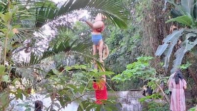 Tayland tapınaklarında turistlerin tırmanması ve yoga yapması tepkilere yol açıyor.