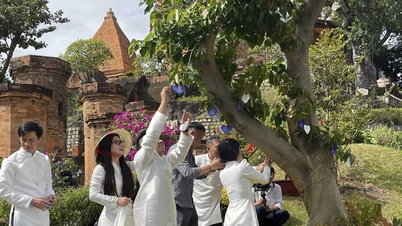 Å plante «lykketrær» ved Ponagar Tower sprer verdiene til Vietnam Happy Fest 2025.