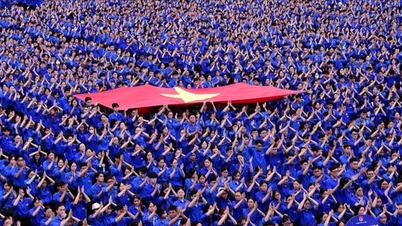 Egy erős fiatal generáció felépítése a haladás korában.