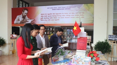 Trưng bày tài nguyên thông tin chào mừng Đại hội đại biểu toàn quốc lần thứ XIV của Đảng
