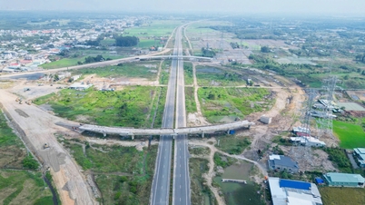 Transportation infrastructure in the Southeast region of Vietnam within the new development structure.