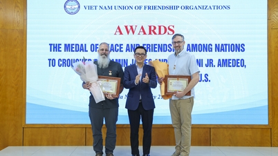 Recognizing the contributions of two teachers from George High School in promoting people-to-people exchanges between Vietnam and the United States.