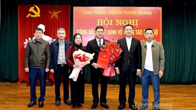 Announcement of personnel decisions at the Provincial Party Committee Office.