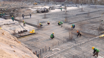 Hektische Betriebsamkeit auf der Baustelle des zentralen Fußgängerzonenprojekts.